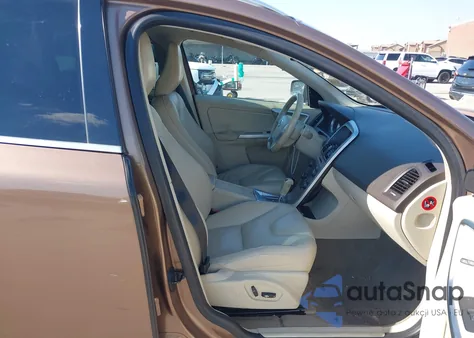 2011 Volvo Xc60 3.2/3.2 R-Design z USA, uszkodzony, nr VIN YV4952DL4B2208895